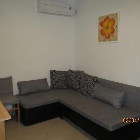 Apartment Apartments With Wifi Necujam, Solta - 12500 Stomorska
