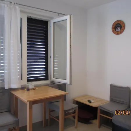 Apartments With Wifi Necujam, Solta - 12500 * Stomorska
