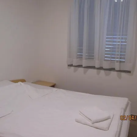 Apartments With Wifi Necujam, Solta - 12500 * Stomorska